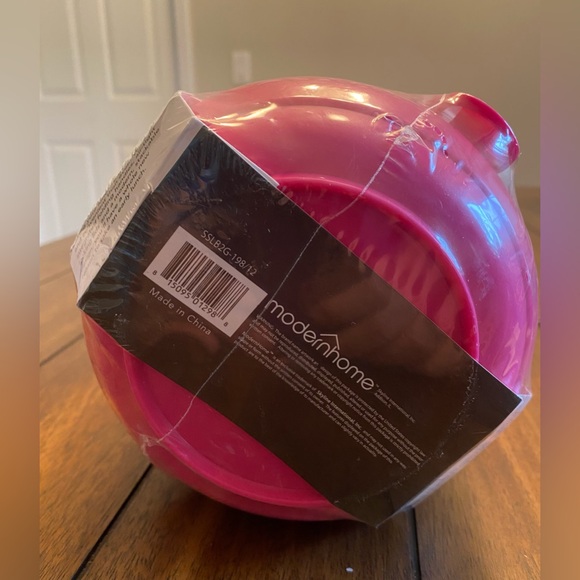 NWT “Stainless Steel Stackable Pink / White Lunchbox” - Picture 5 of 5